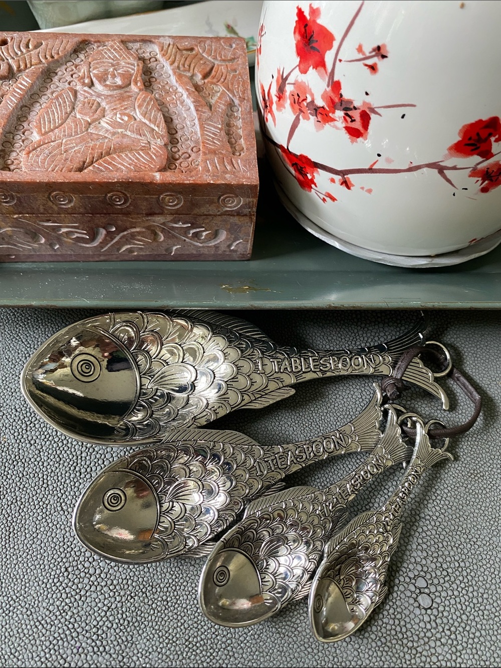 LIKE NEW=Ganz FISH Shaped Metal Measuring Spoon Set